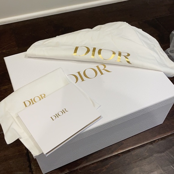 Dior MEDIUM LADY D-LITE BAG
Rose Des Vents Toile SOLD - Picture 8 of 16